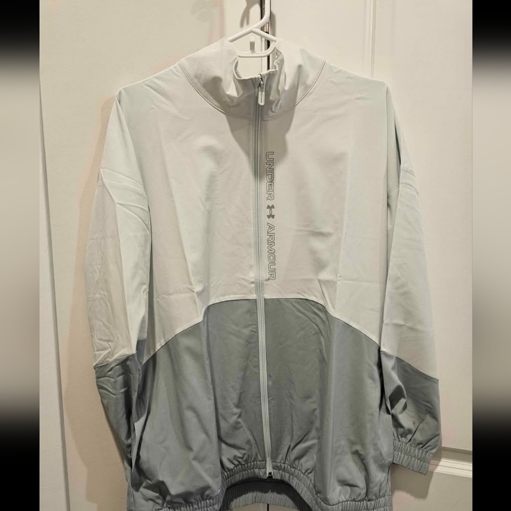 Under Armour Gray Windbreaker Jacket NWT WOMANS MEDIUM